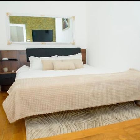 Bistro Centru Vechi Craiova Hotel Ngoại thất bức ảnh