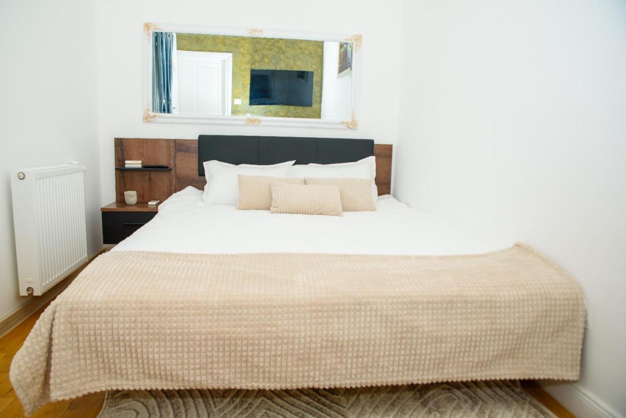 Bistro Centru Vechi Craiova Hotel Ngoại thất bức ảnh