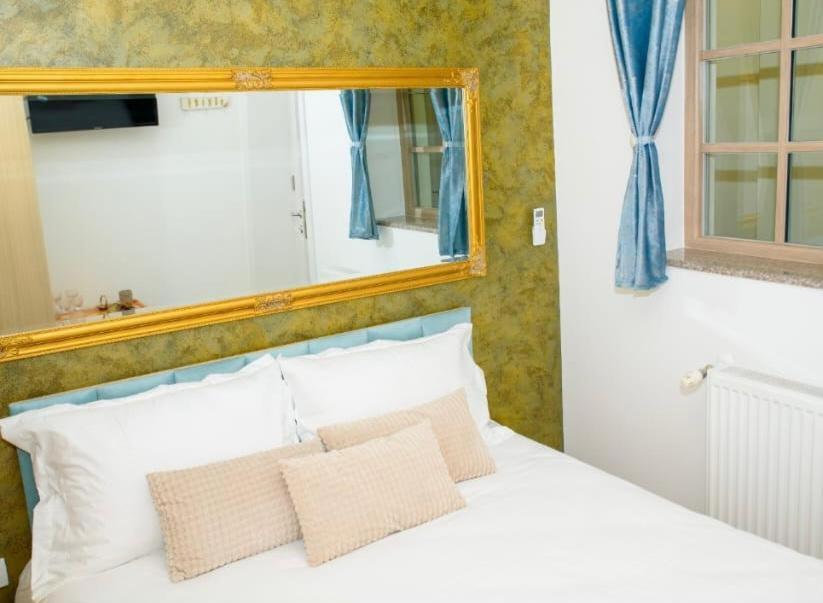 Bistro Centru Vechi Craiova Hotel Ngoại thất bức ảnh
