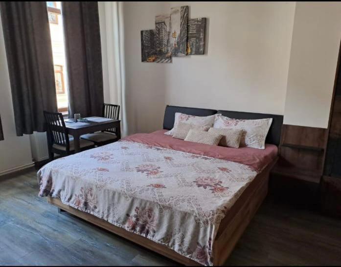 Bistro Centru Vechi Craiova Hotel Ngoại thất bức ảnh