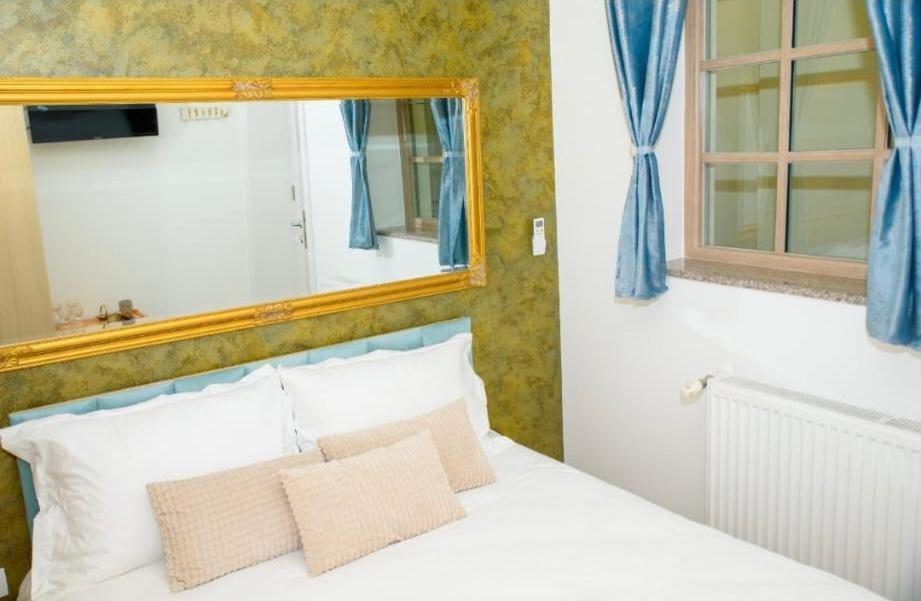 Bistro Centru Vechi Craiova Hotel Ngoại thất bức ảnh